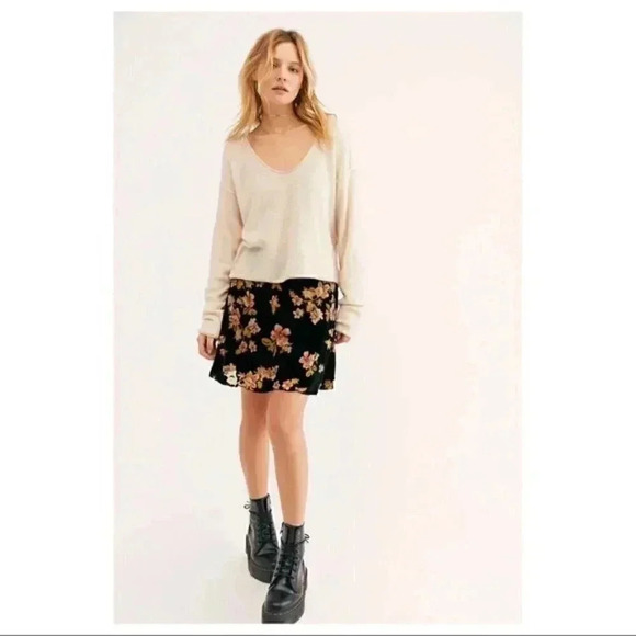Free People Swingy A-line velvet mini skirt - Picture 1 of 3